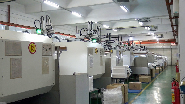 注塑機機械手在注塑行業(yè)應用