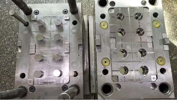 注塑模具制造廠是怎么在模具上刻字的？