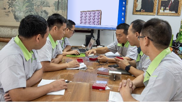 注塑模具廠鉗工自學(xué)設(shè)計難嗎？